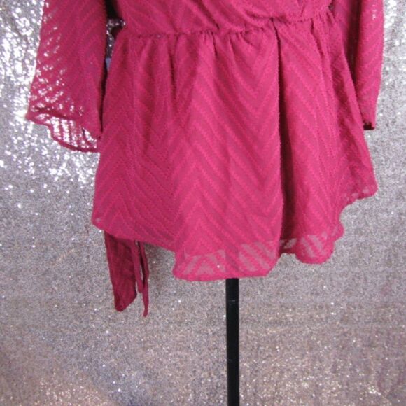 NWT BloomChic wrap top - Picture 5 of 9